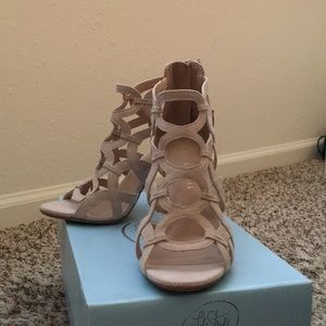 Kelly & Katie ‘Talinia’